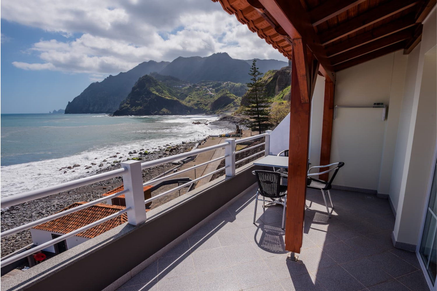 Landscape view of a cozy to stay in Porto da Cruz for the surf camp in madeira