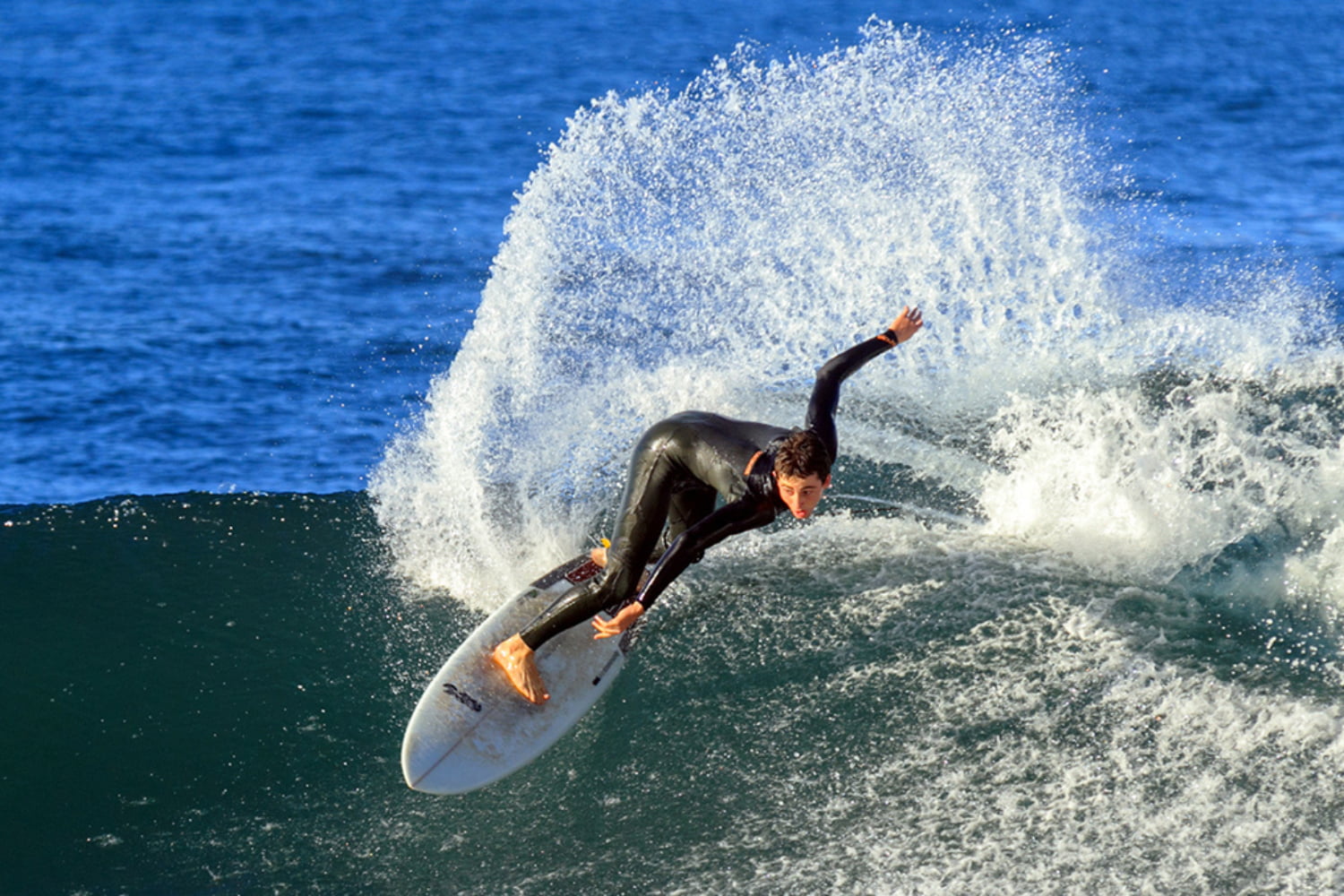 Advanced surfer riding a wave while in a surf guiding session in jardim do mar