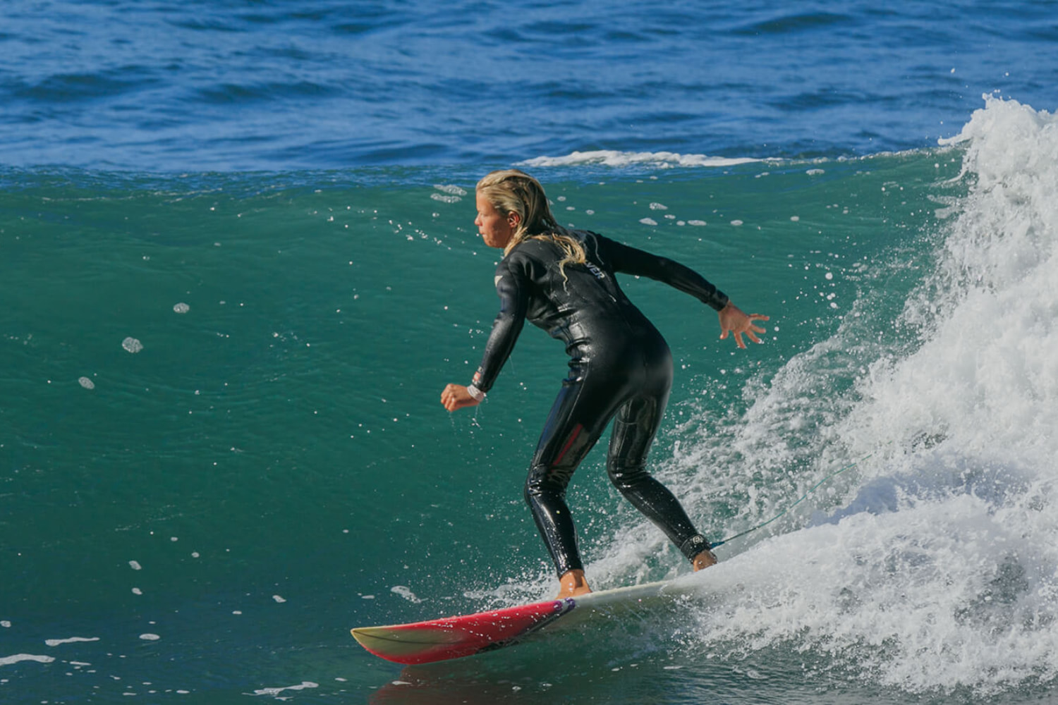 Intermediate surfer riding a wave while in a surf guiding session in jardim do mar