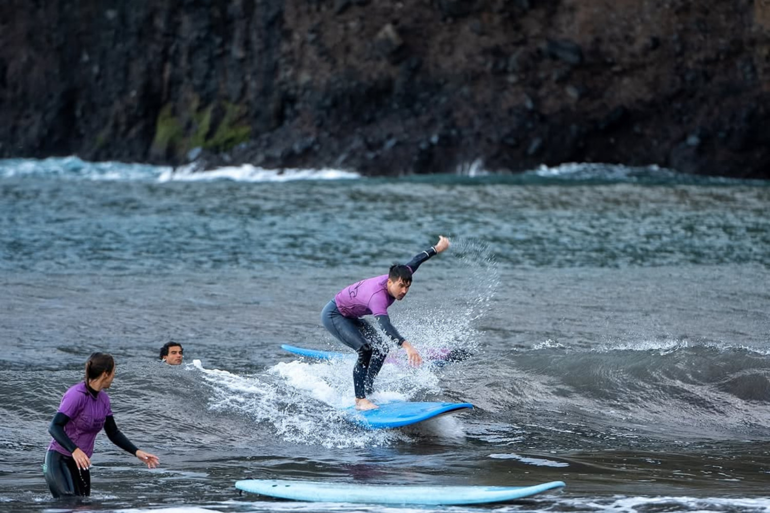Surfer riding a wave in the sea while in a beginner surf lesson in seixal