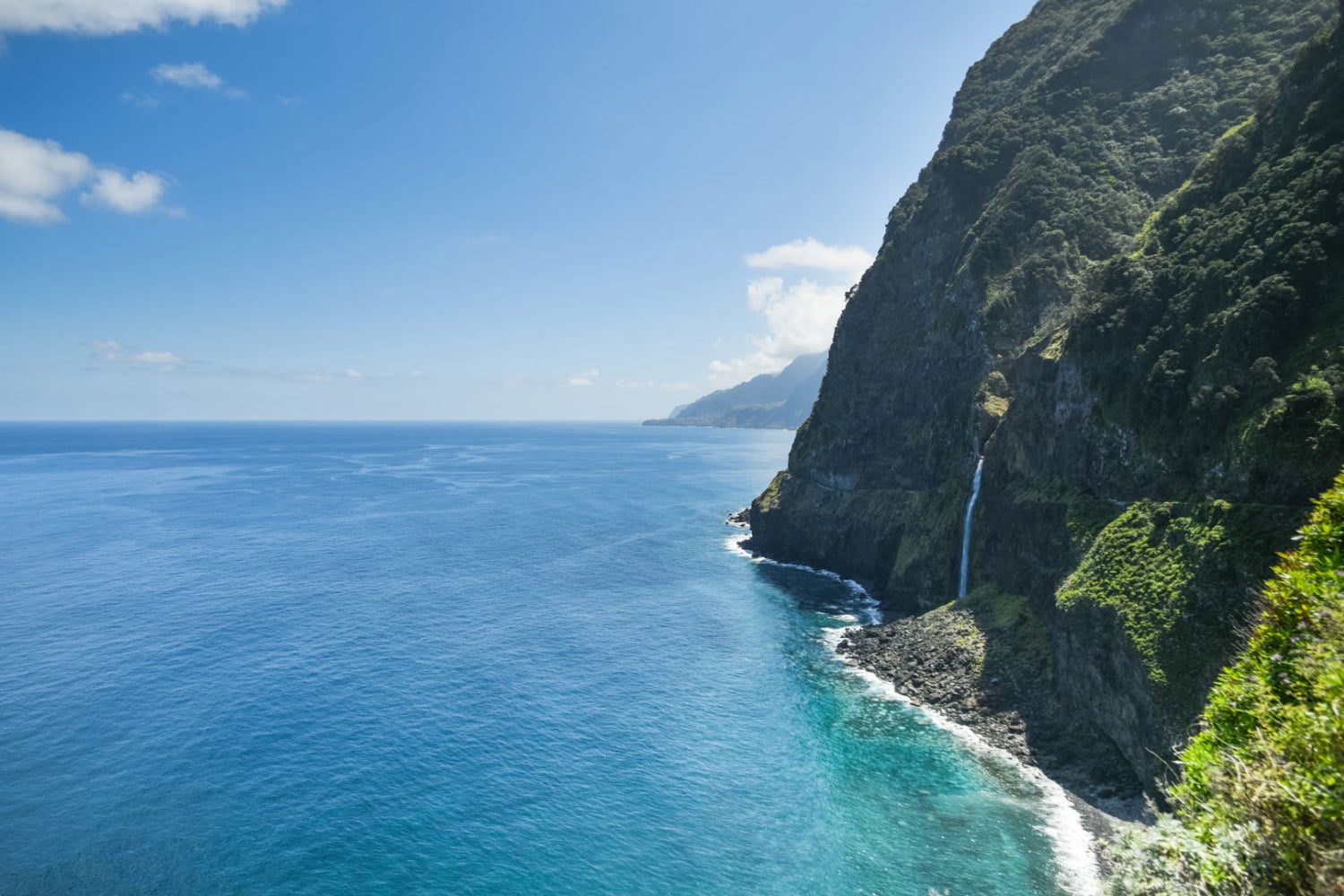 Landscape of Véu da Noiva in a sunny day